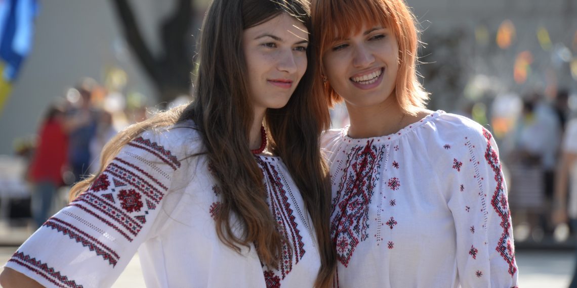 Протистояти злу красою