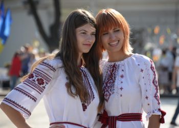 Протистояти злу красою