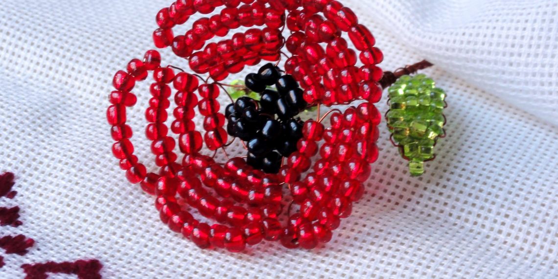 Український пан-мак з бісеру