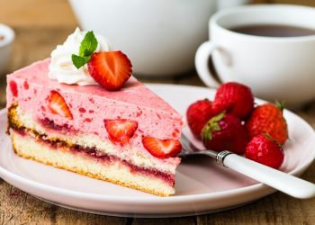 Тістечка з полуничним суфле