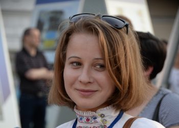 Стилісти пояснили, чи є життя без макіяжу