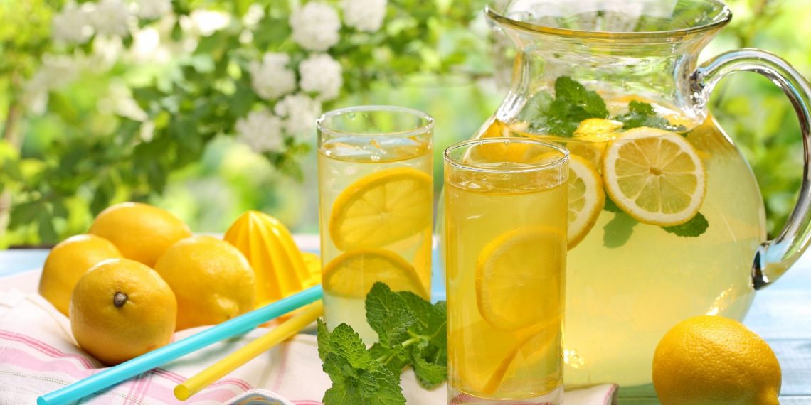 Простий рецепт класичного лимонаду