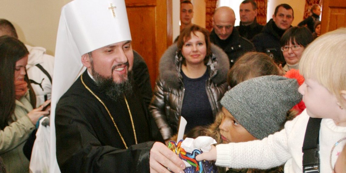 «Святий Миколай мандрує Україною»