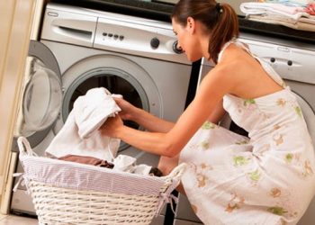 Вивести навіть складну пляму з одягу допоможуть гліцерин і спирт