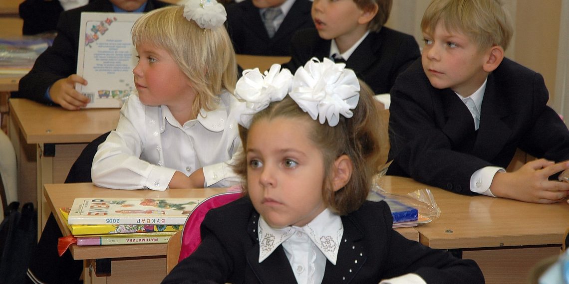 Чи потрібна шкільна форма?