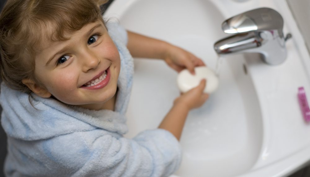 Як правильно мити руки і чому не варто захоплюватися антибактеріальним милом