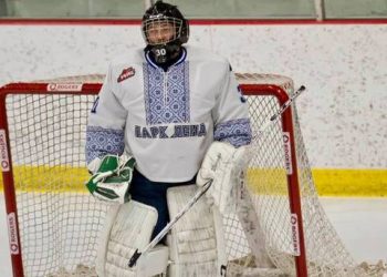 Канадська хокейна команда зіграла матч в українських вишиванках