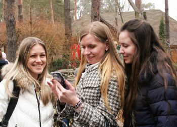 Що таке сміхотерапія і як вона впливає на якість життя?