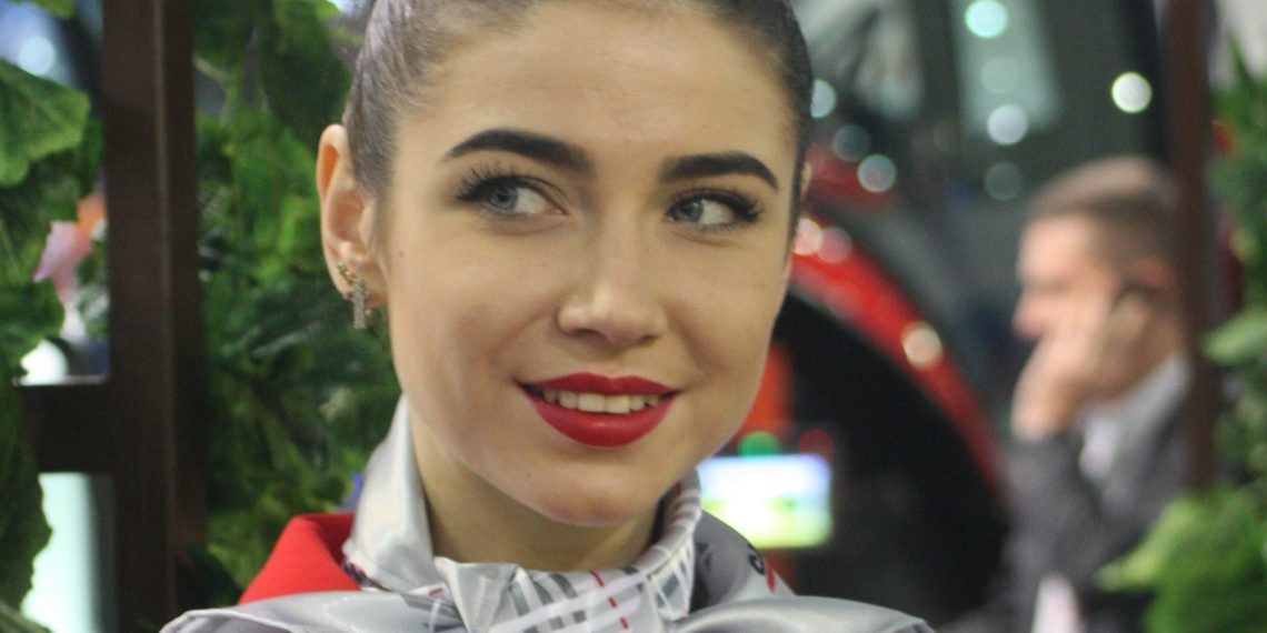 Як правильно самостійно фарбувати вії у домашніх умовах