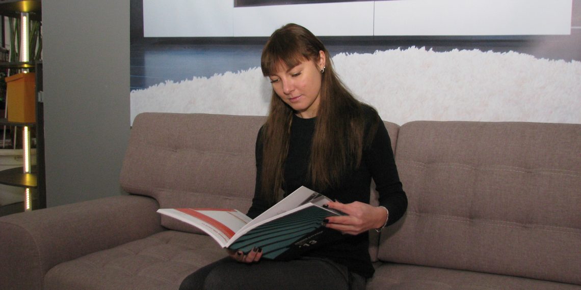 Правила чищення диванів в домашніх умовах