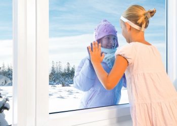 Як просто і недорого утеплити взимку вікна та вхідні двері