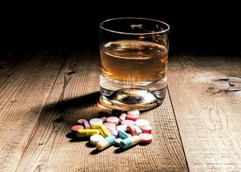 Запивати ліки алкоголем та грейпфрутовим соком смертельно небезпечно