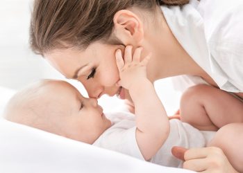 Масаж для немовлят: «за» і «проти»