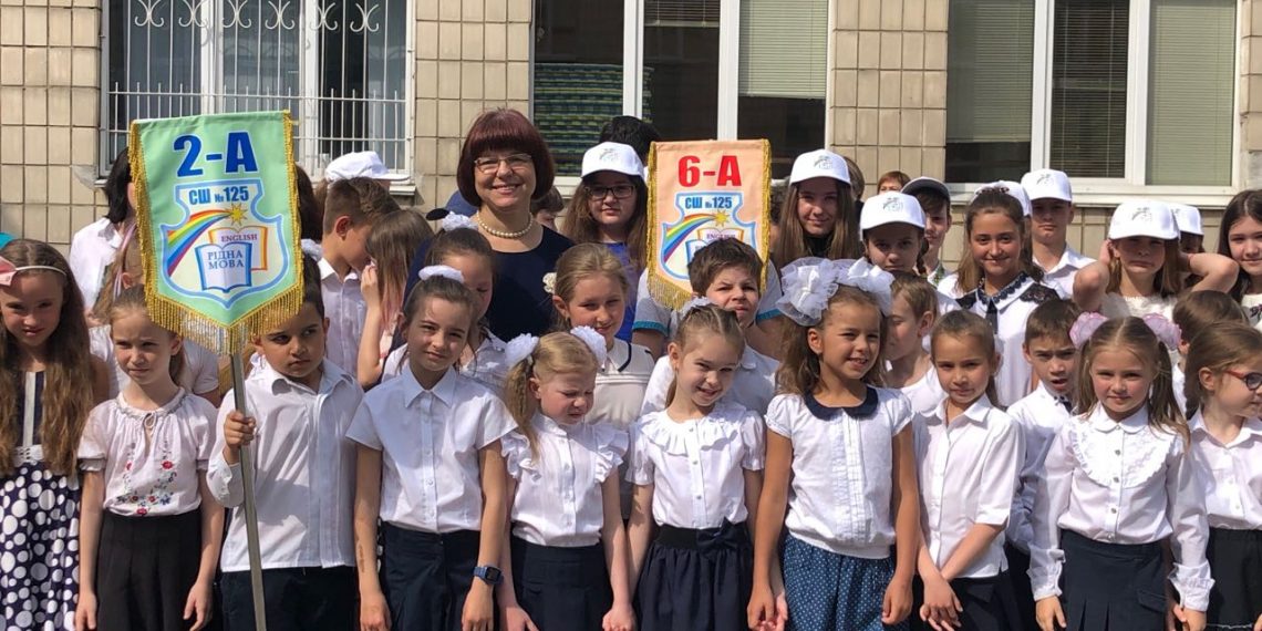 Останній дзвоник і випускний в Україні