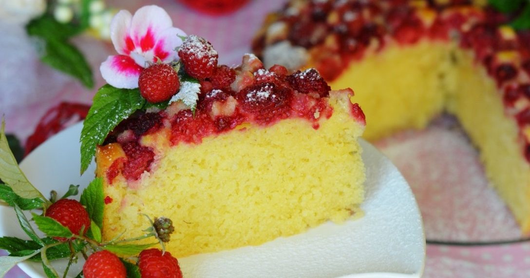 Сирний пиріг з малиною