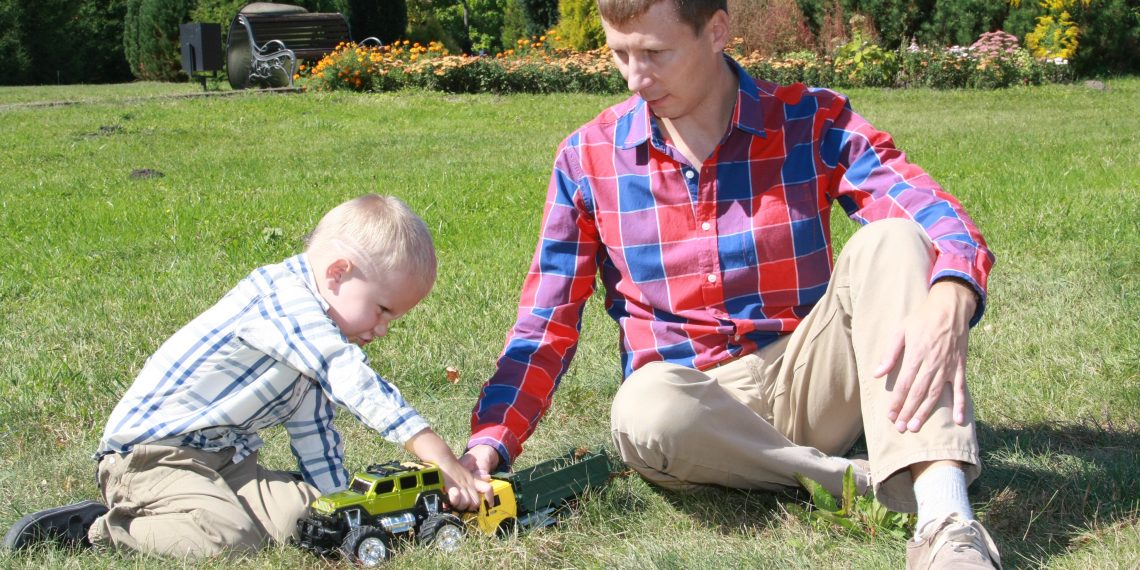 Чи виросте дитина творцем, якщо бавлячись, вона ламає іграшки?