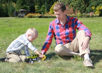 Чи виросте дитина творцем, якщо бавлячись, вона ламає іграшки?