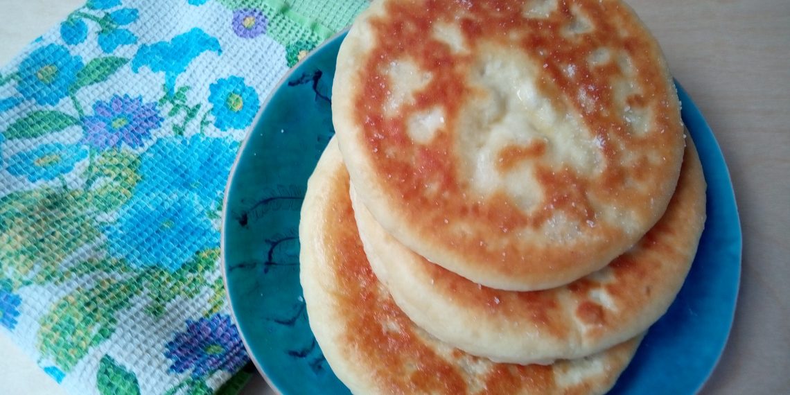 Пишна перепічка на сковороді без дріжджів