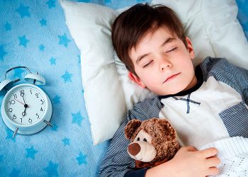 Як розбудити дитину без стресу?