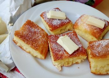 Омлет-бісквіт на сковороді