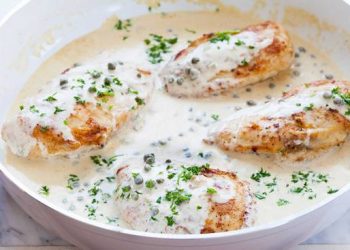 Куряче філе під соусом