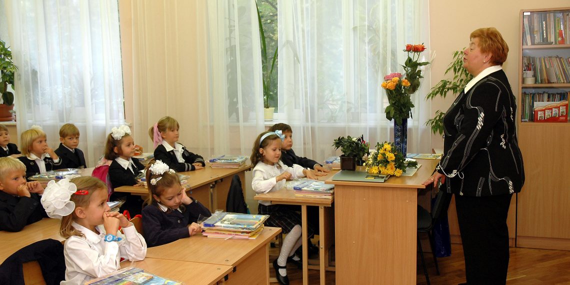 6 жовтня — День працівників освіти. “Інженери дитячих душ”