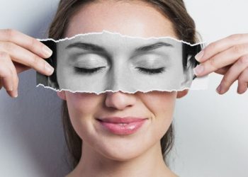 Чому виникають синці під очима і як їх позбутися