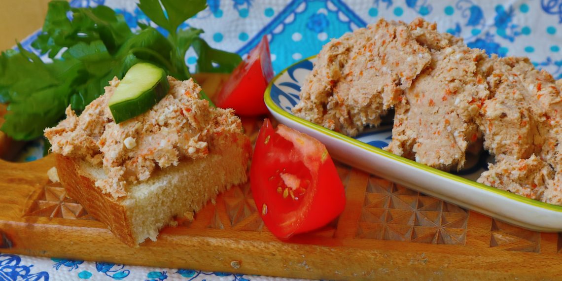 Ніжний паштет із курячого філе з горіхами