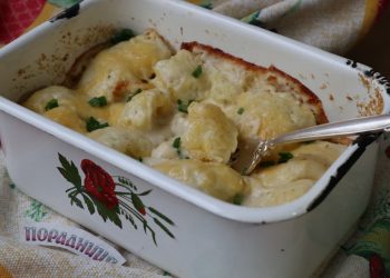 Цвітна капуста у сирному соусі