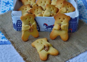 Пісочне печиво “Ведмедик обіймає горішок”