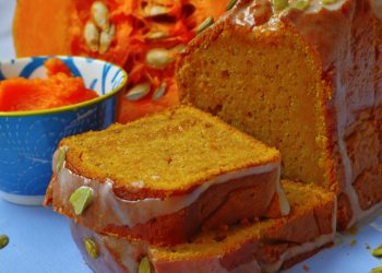 Соковитий гарбузовий кекс із цукровою глазур’ю