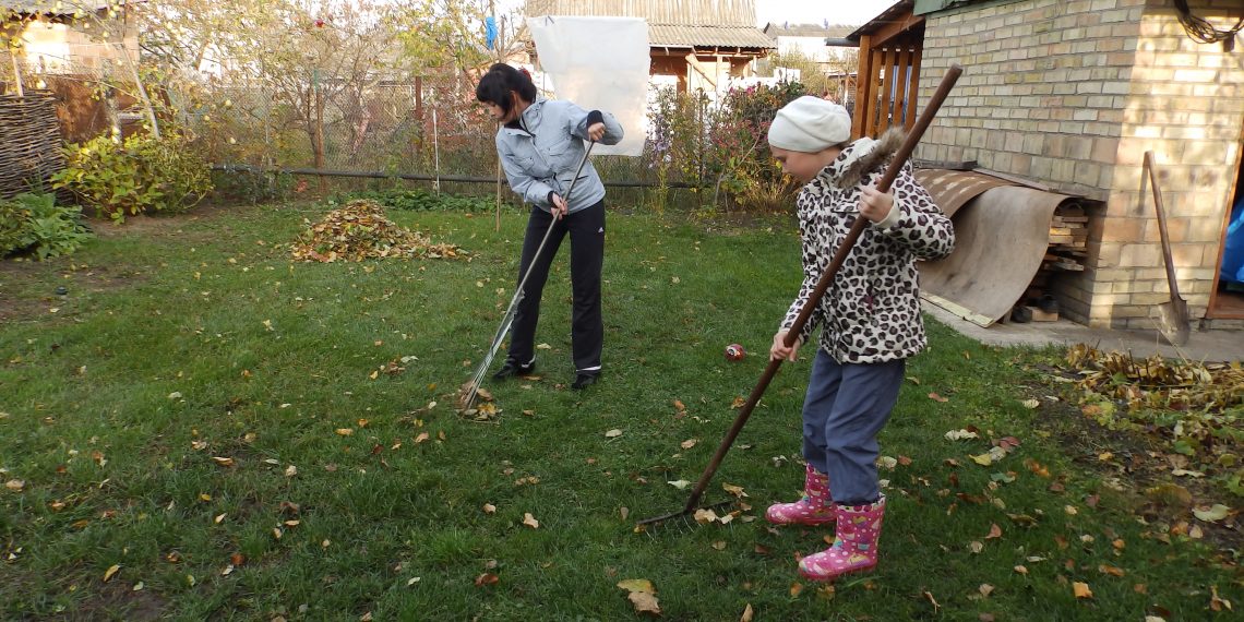 Спалювати листя шкідливо