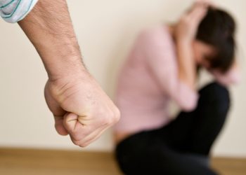 Якщо чоловік б’є: що робити?