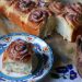 Пухкі булочки з корицею