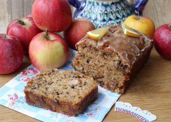 Монастирський кекс із яблучним соком