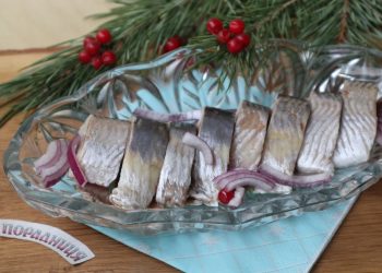 Домашній солений оселедець