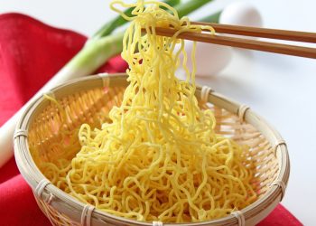 Чи можна споживати вермішель швидкого приготування?