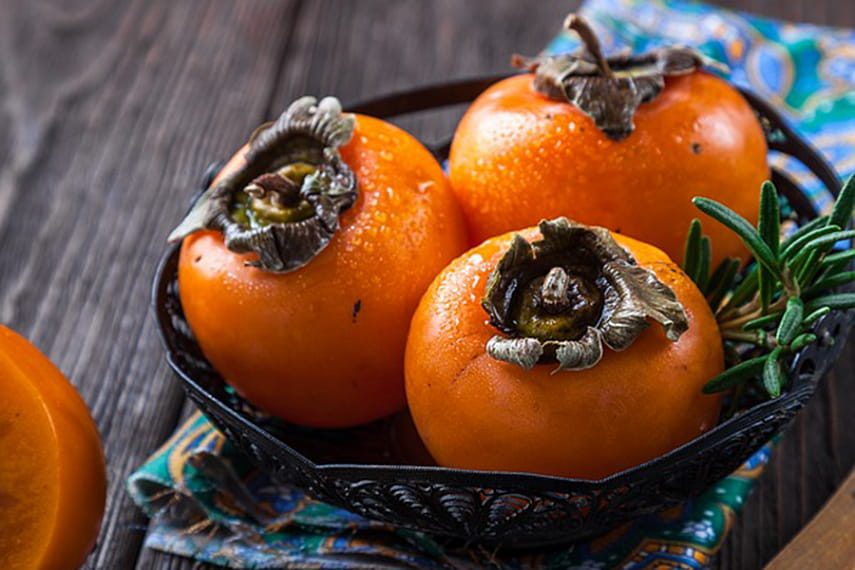 Хурма чудово зволожує і живить шкіру