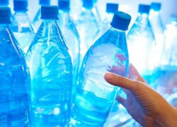 Що можна зберігати у пластиковій пляшці?