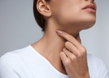 Чому лоскоче в горлі?