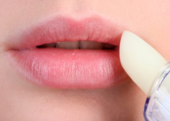 Чому виникають заїди і як їх позбутися