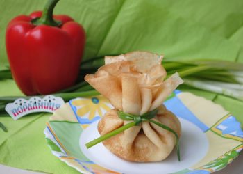 Апетитний мішечок з куркою і грибами