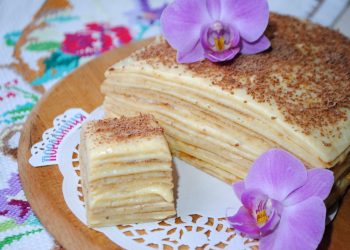 «Наполеон» із млинців на заварному кремі