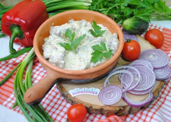 М’ясо в цибулево-сметанному соусі