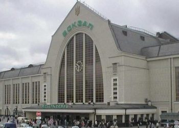 Уряд обмежив пасажирські перевезення, кількість  учасників масових заходів та роботу закладів громадського харчування через коронавірус