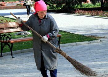 Двірничка і професор