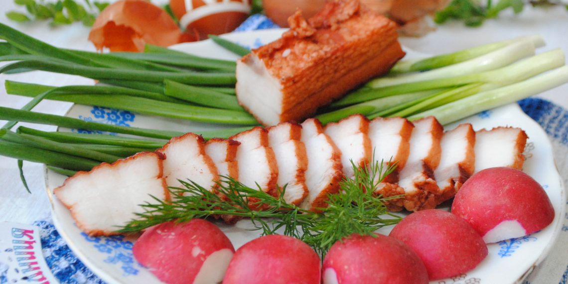 Сало в цибулинні