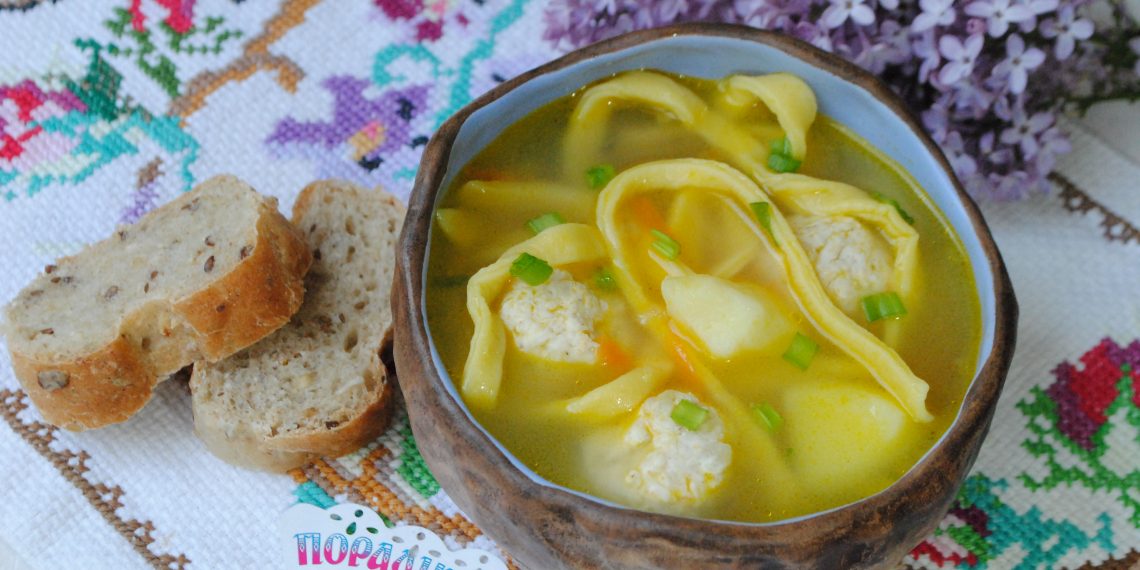 Суп із фрикадельками та домашньою локшиною