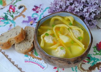 Суп із фрикадельками та домашньою локшиною