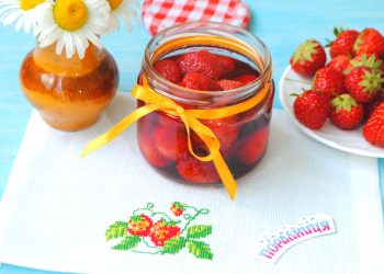 На смак, наче свіжа, — полуниця у власному соку